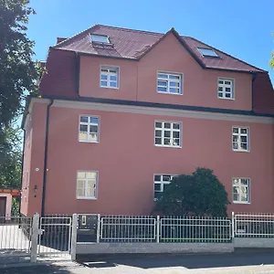 Apartment-haus Landeskrone Dresden